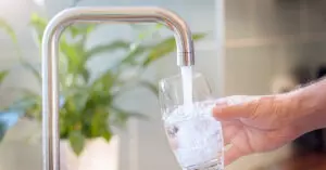 Pour ou contre un filtre à eau sur votre robinet ?